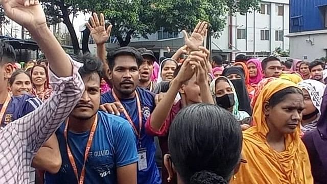 Workers protest in front of Pearl Garments Company Limited factory in Palashbari area of Savar on 4 September, 2024.